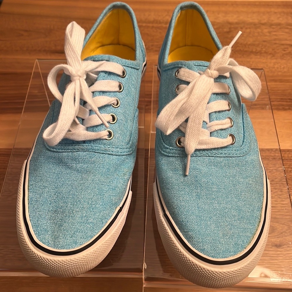 Mossimo Sneakers. Gently used. Excellent condition 
Size 10.
#2B